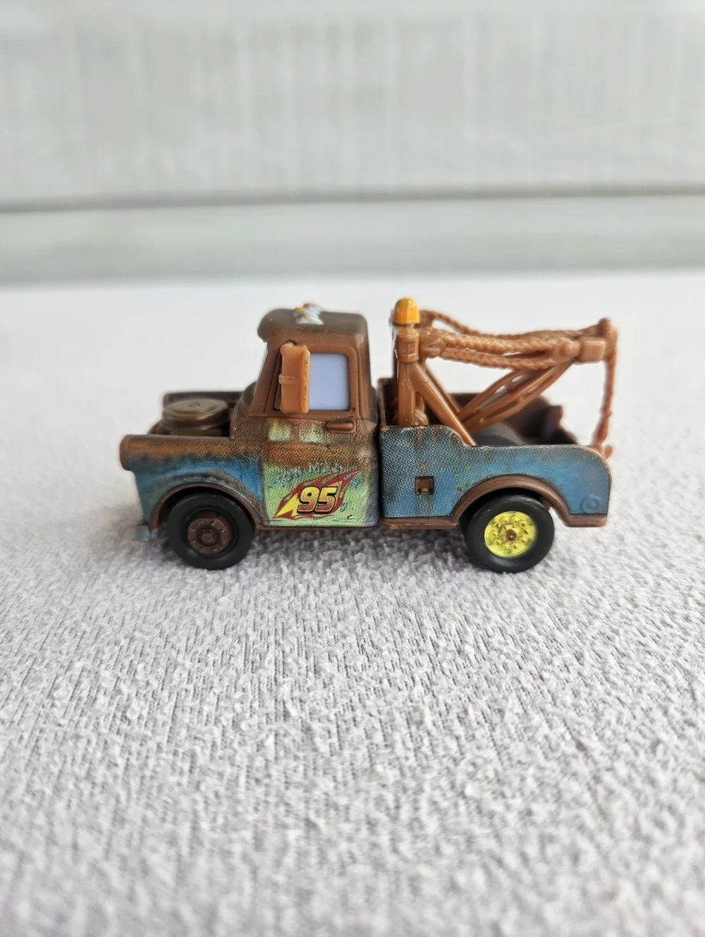 Disney Cars 2 Diecast 1:55 Lightning McQueen Mater Finn McMissile Light & Sound